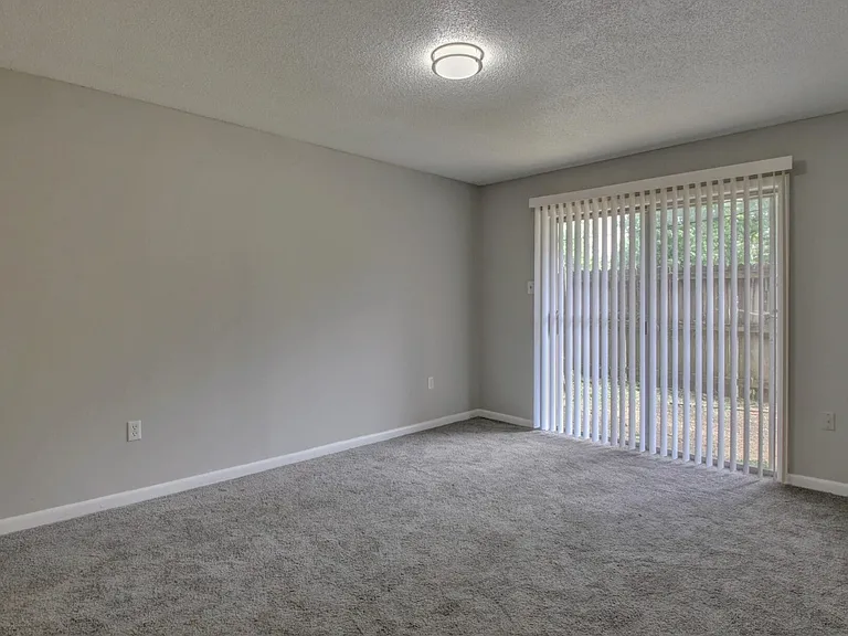 Breckenridge Square Apartments — Photo 4