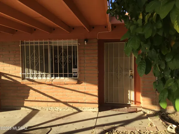 3333 E Navajo Pl, Tucson, AZ 85716