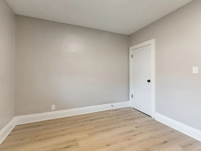 2045 Briarwood Ave — Photo 10
