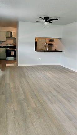 3rd image of 219 Duke Dr