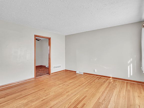 4th image of 709 Giles St