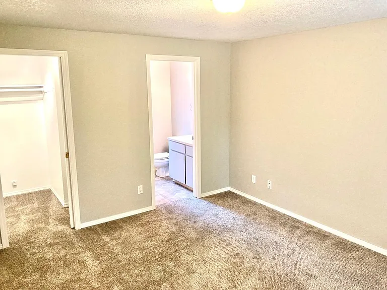 380 NW 150th Ave — Photo 14
