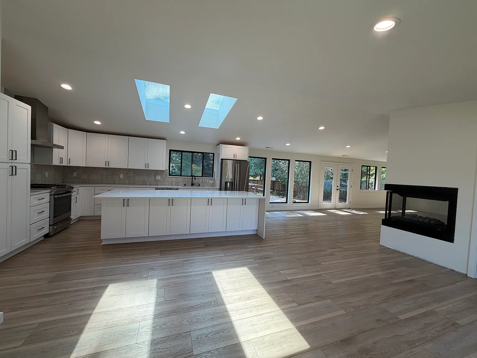 3 bed, 2.5 bath, 1800 sqft, $4,800 — Photo 2
