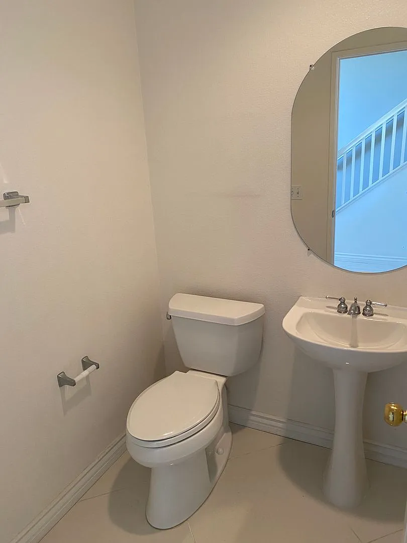 3 bed, 2 1/2 bath home in desirable west Simi Valley gated community — Photo 4