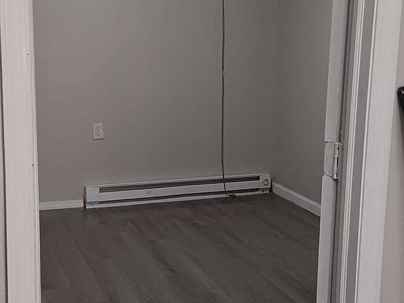 2nd image of 19 Amity Ct #16989969