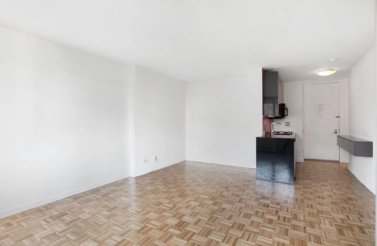 500 West 43rd Street — Photo 3