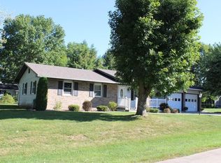 1103 Crestview Dr, Macon, MO 63552