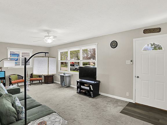 4th image of 440 Park Dr