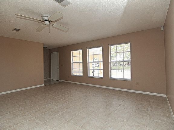 3rd image of 2673 Corbusier Dr