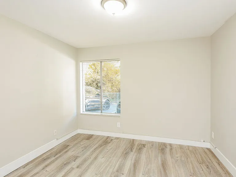 1400 Creekside Apartments CDM — Photo 11