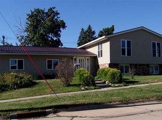 209 E Prospect St, New Hampton, IA 50659
