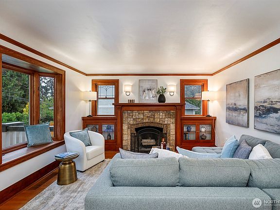3rd image of 1011 NE 103rd Street