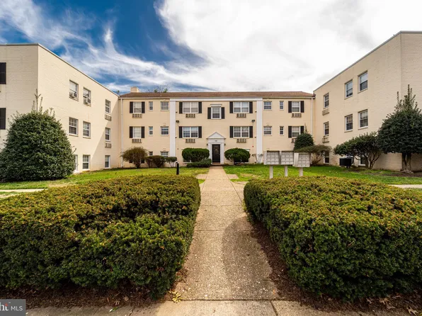 2303 Farrington Ave APT 203, Alexandria, VA 22303