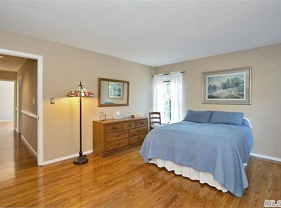 3rd image of 19 Lodge Ln