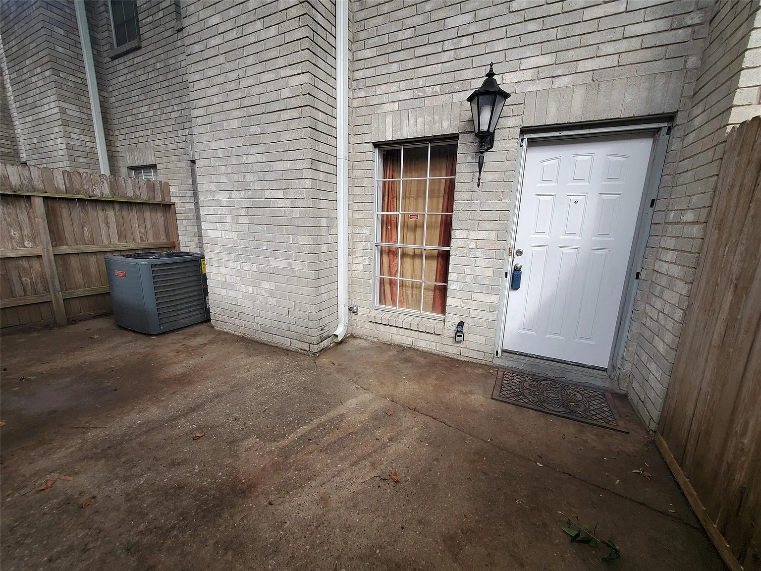 2 bed, 2.5 bath, 1640 sqft, $1,500 — Photo 2