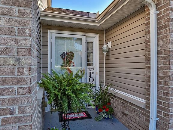 3rd image of 1723 S Pointe Dr