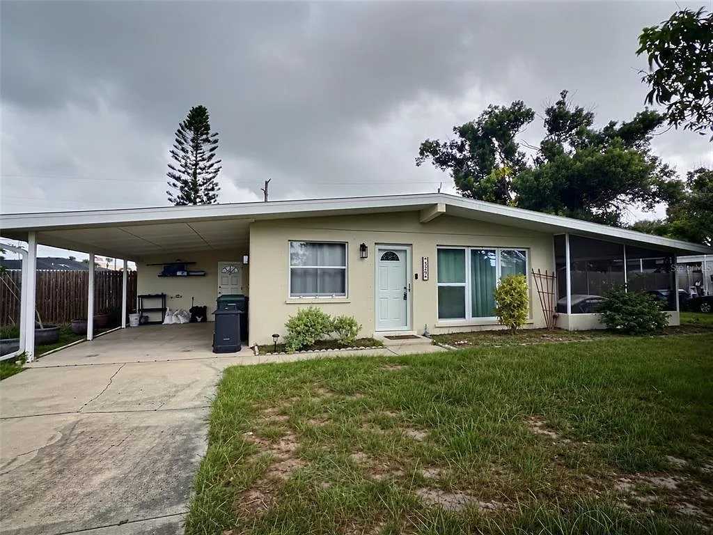 2 bed, 1.5 bath, 1096 sqft, $2,000 — Photo 1