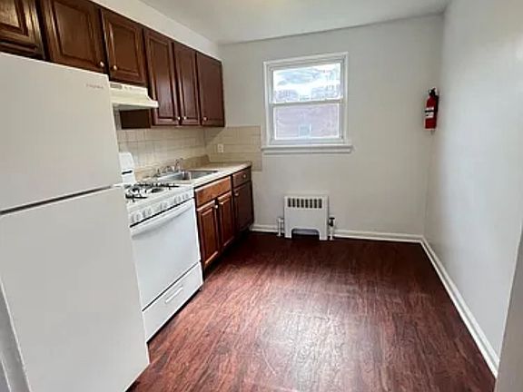 3rd image of 440 Lawn Ave #14