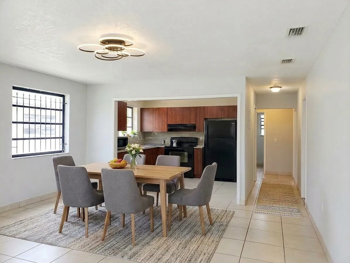 W 49th St, Hialeah — Photo 4