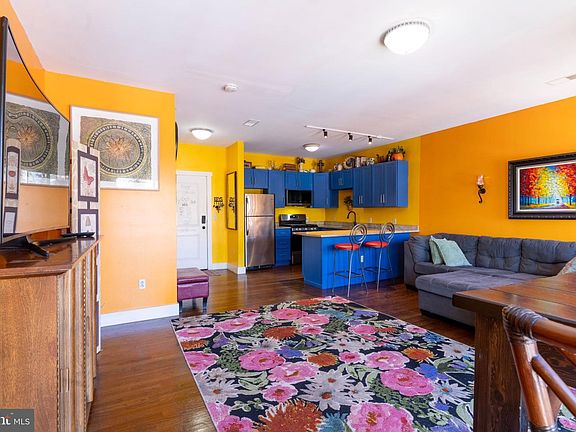 2nd image of 700 New St Unit 302
