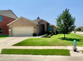 8800 Deadwood Ln, Aubrey, TX 76227