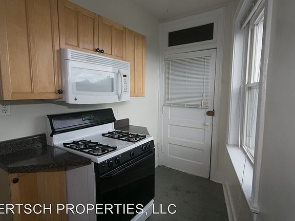 5th image of 1418 W Hutchinson St APT 3S