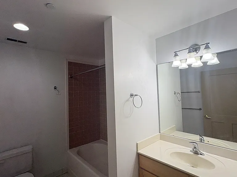 Theresa Park Loft Apartments — Photo 30