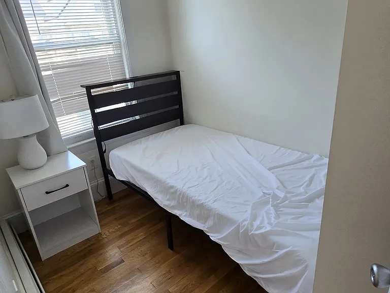 21 Rossmore St #2 — Photo 5