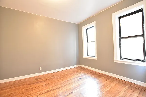 Rented by Clove Realty LLC | media 4