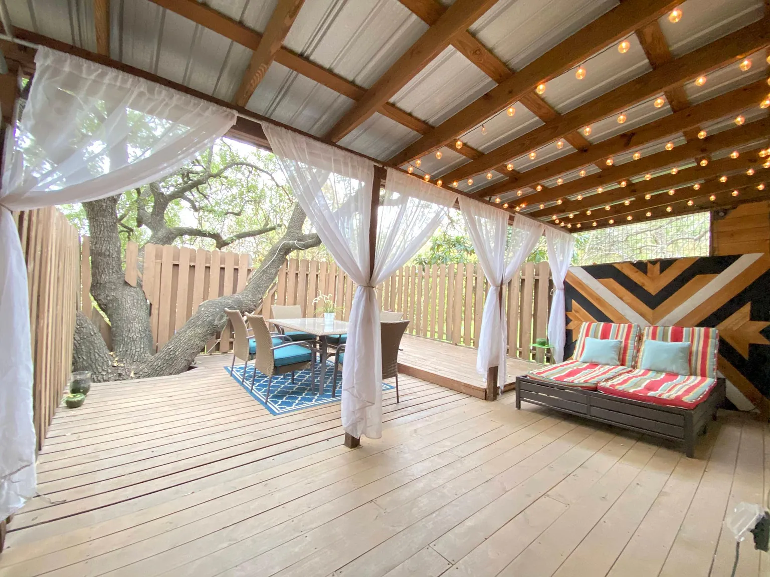 1201 Loma Dr — Photo 1