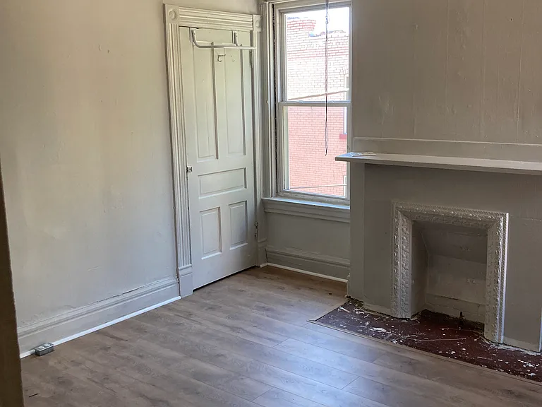 301 Lawn St — Photo 3