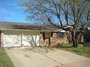 116 Quail Creek Dr, Crowley, TX 76036