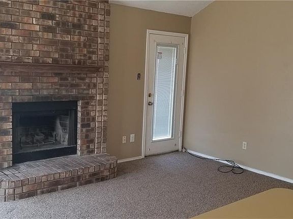 4th image of 1305 Rosewood Ln