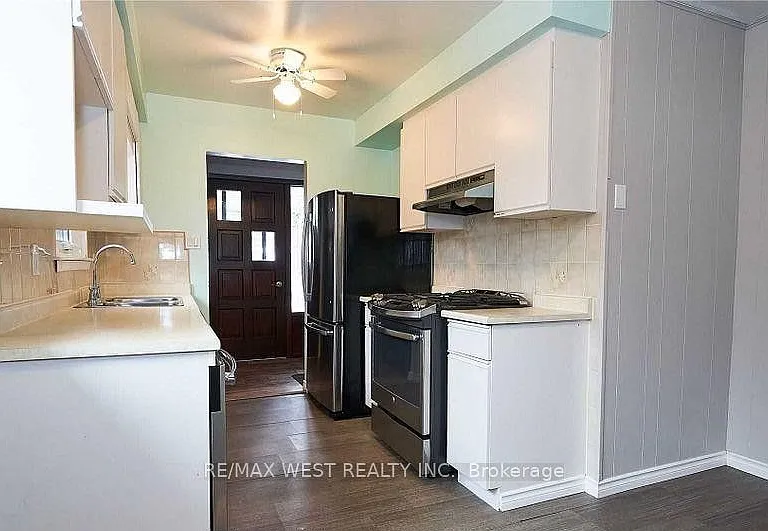 323 Centre St — Photo 9