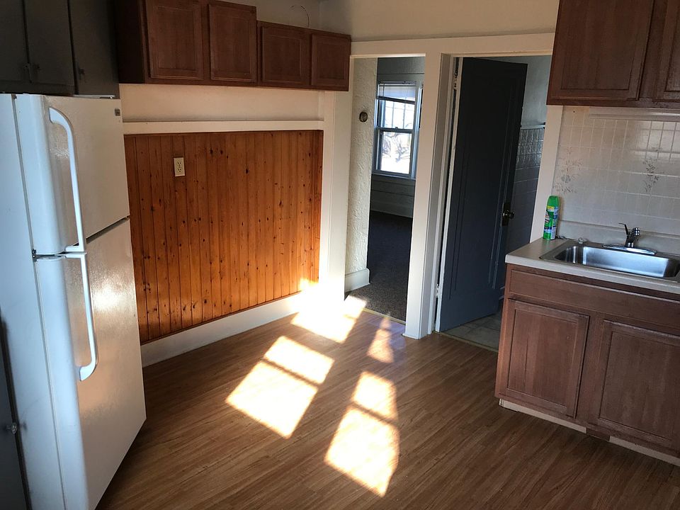 1st image of 831 W Glendale Ave