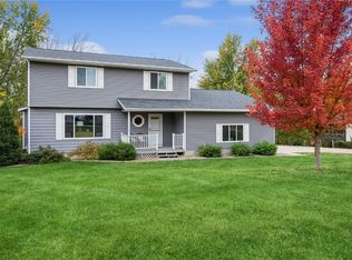 2911 Skyview Ln NE, Swisher, IA