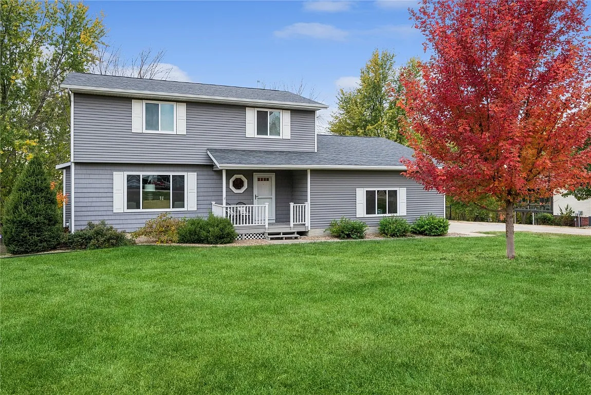 2911 Skyview Ln NE photo 1