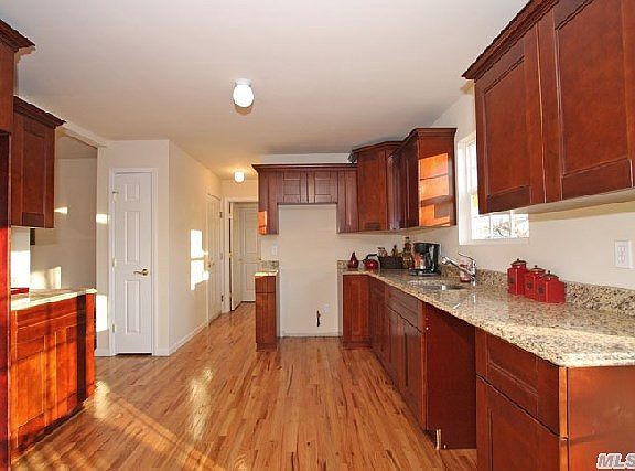 4th image of 10 Quintyne Dr