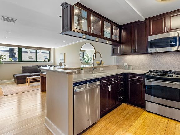 4th image of 42 8th St APT 5525