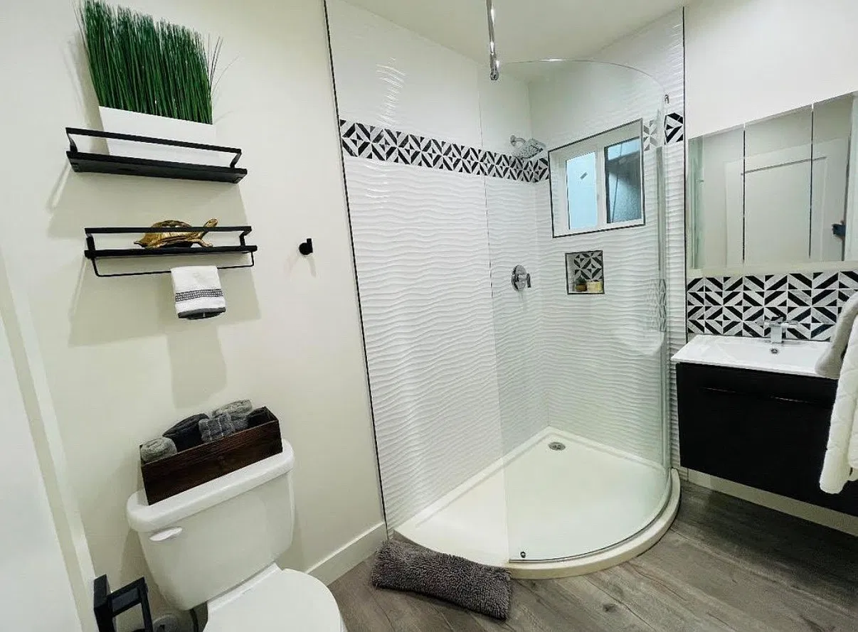 2 bed, 850 sqft, $4,400 — Photo 3