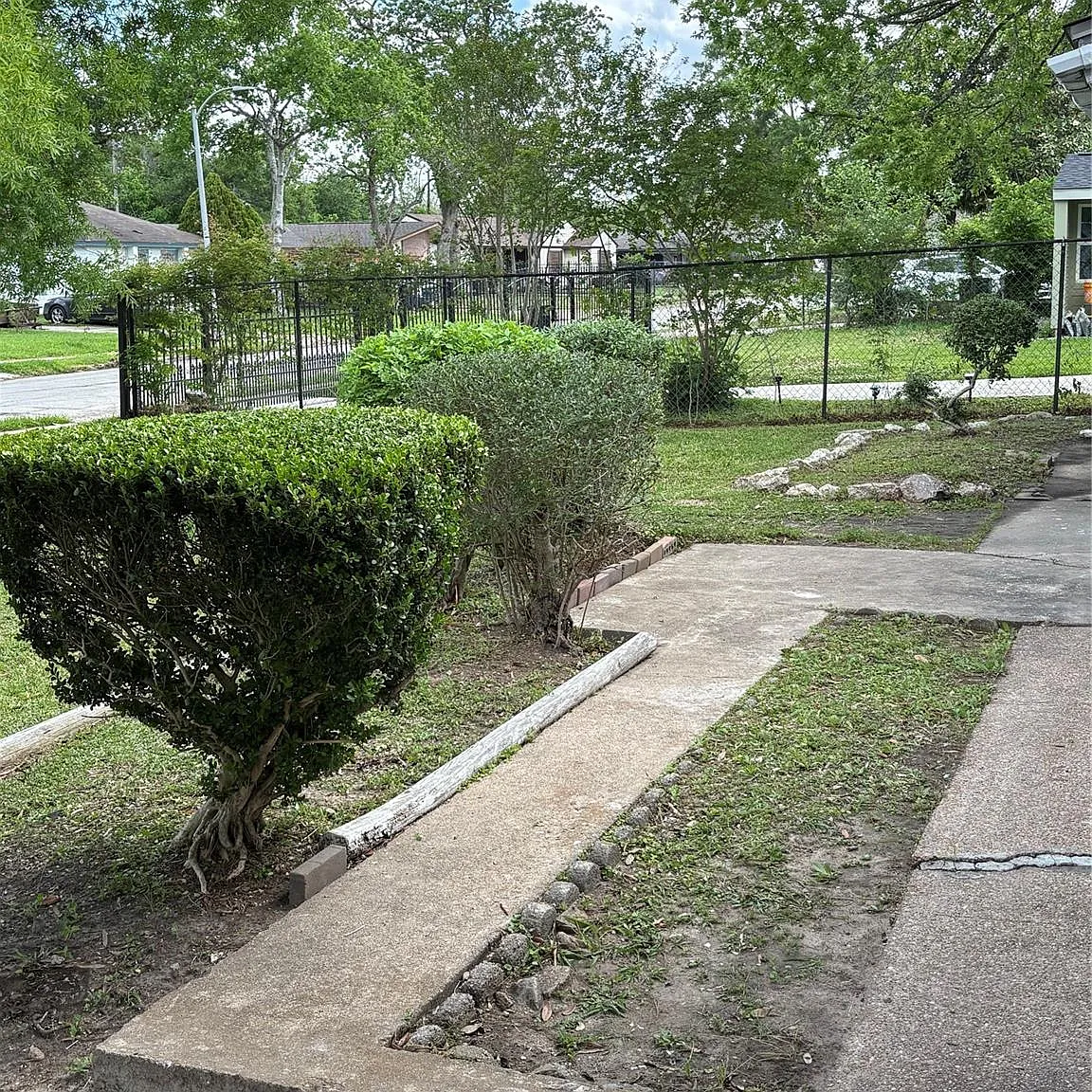 3 bed, 2.0 bath, 1588 sqft, $1,800 — Photo 3