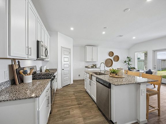 5th image of 3505 Rockefeller Rd