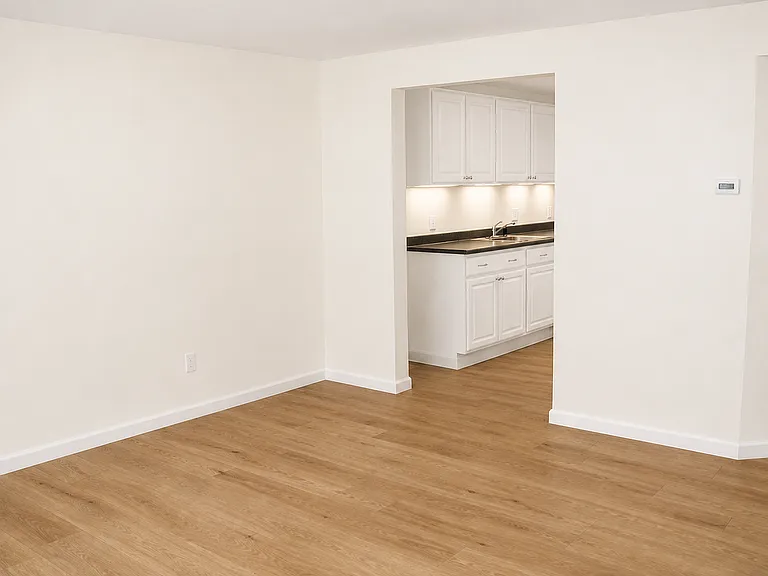 Bright & Spacious 2-Bedroom Residence Across from Berkeley Park — Photo 11