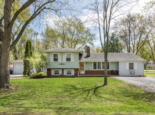 22W203 Burr Oak Dr, Glen Ellyn, IL 60137