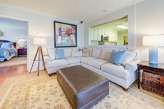 5 bed, 3894 sqft, $3,300 — Photo 4