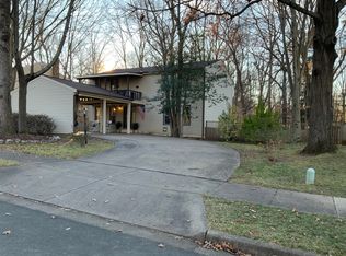 16210 Dartmoor Dr, Dumfries, VA 22025
