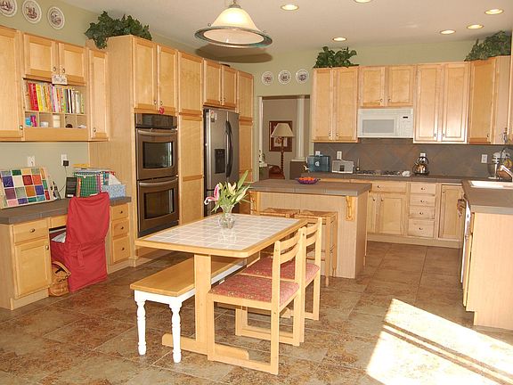 Bright & open kitchen