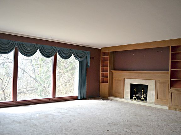 4th image of 2323 E Tanglewood Ln