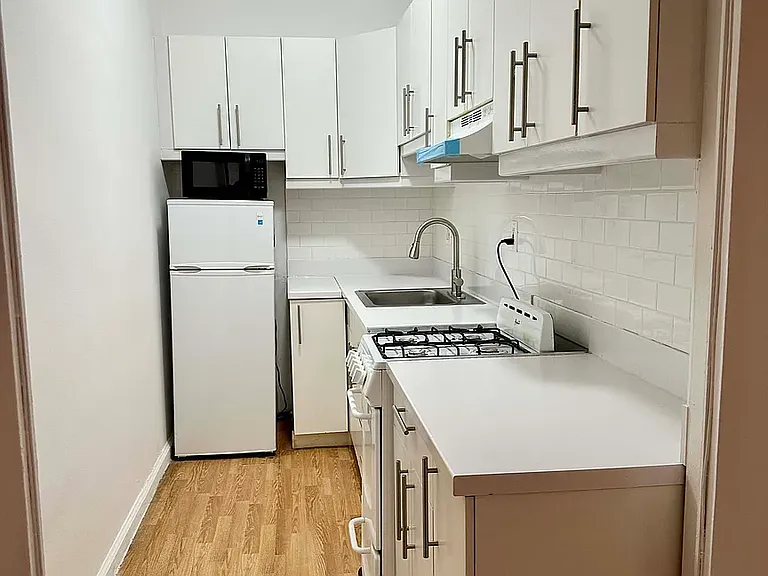 230 E 75th St #2B — Photo 11