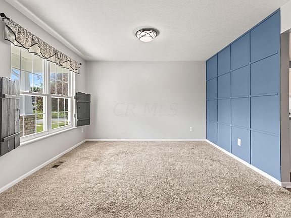 5th image of 122 Stone Hedge Row Dr